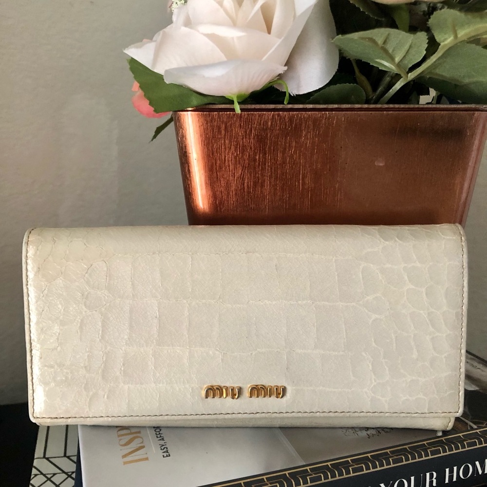 (PICKED) FREE with a purchase above $99 Miu Miu Varnished Textured long wallet